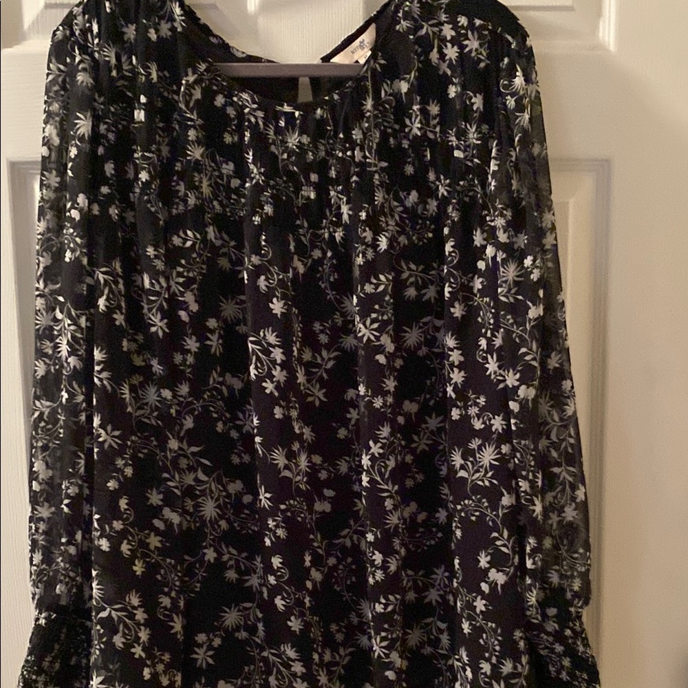 Floral Black and White Blouse, size 3X (24W-26W)